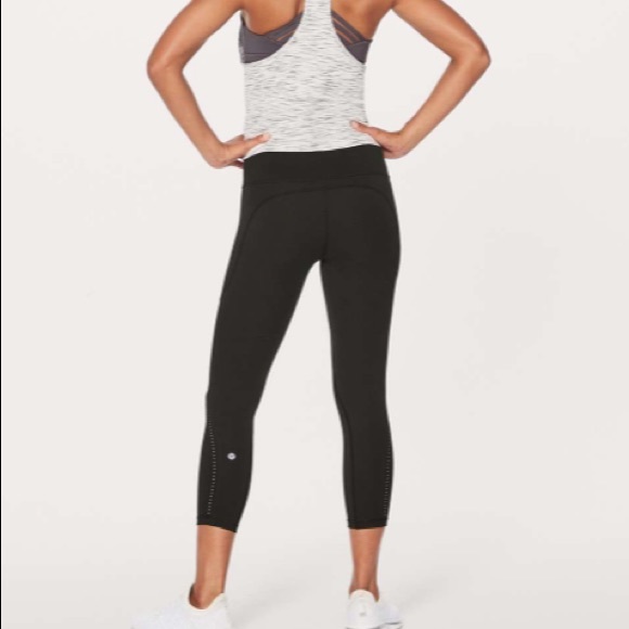 Lululemon Extra Mile Crop - Picture 5 of 11